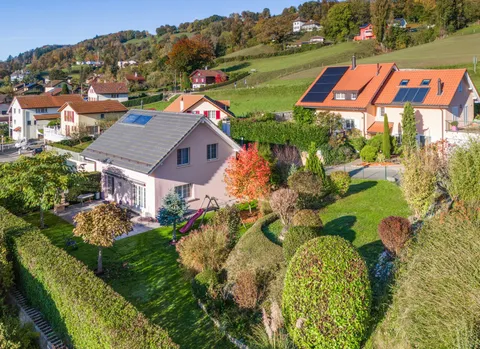 Coup de coeur pour cette magnifique maison individuelle de 5,5 pièces dans un quartier résidentiel prisé, grand jardin (parcelle de 1013 m2)