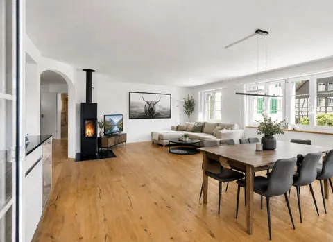 WOHNEN WIE IM EINFAMILIENHAUS – MIT RIESIGEM GARTEN!
