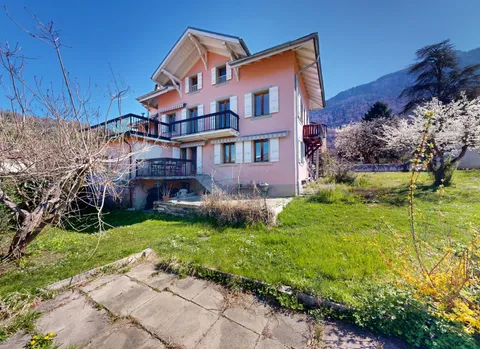 Maison multifamiliale de 2 appartements à saisir