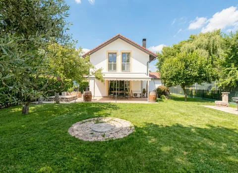 Villa familiale avec jardin arboré dans un quartier résidentiel de Vernier