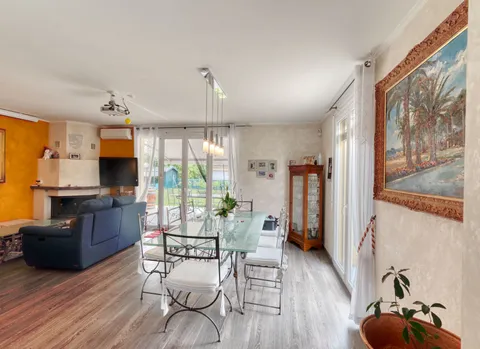 Villa familiale avec jardin arboré dans un quartier résidentiel de Vernier