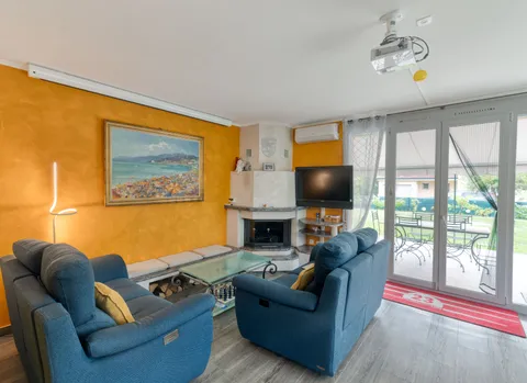 Villa familiale avec jardin arboré dans un quartier résidentiel de Vernier