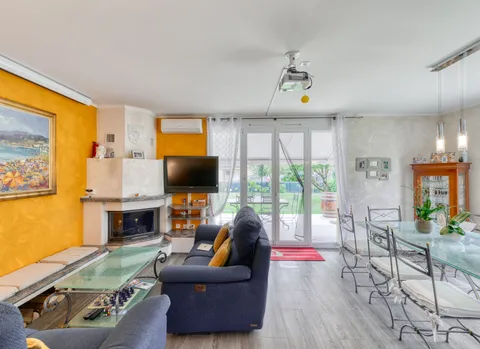 Villa familiale avec jardin arboré dans un quartier résidentiel de Vernier