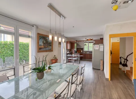 Villa familiale avec jardin arboré dans un quartier résidentiel de Vernier
