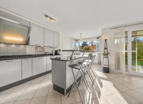 Belle opportunité pour ce 4,5 pces au rez avec jardin, en vente, à Fribourg