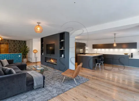Maison contemporaine avec piscine et rooftop jacuzzi vue lac