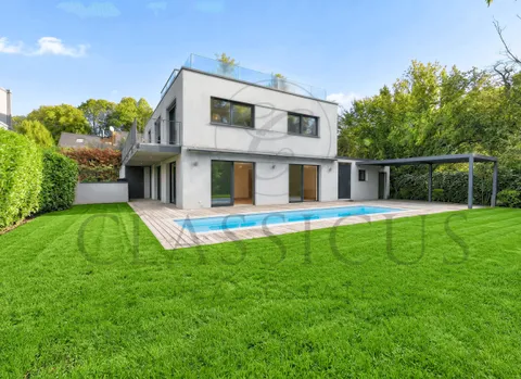 Maison contemporaine avec piscine et rooftop jacuzzi vue lac