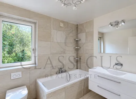 Maison contemporaine avec piscine et rooftop jacuzzi vue lac