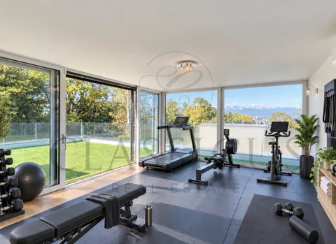 Maison contemporaine avec piscine et rooftop jacuzzi vue lac