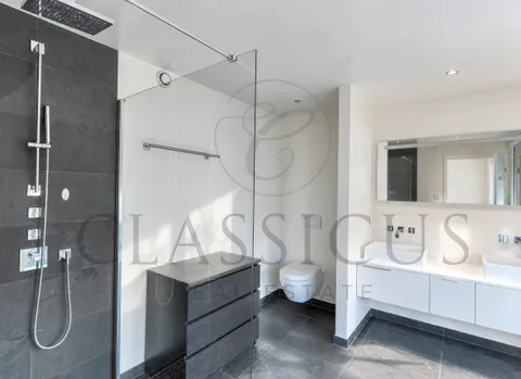 Maison contemporaine avec piscine et rooftop jacuzzi vue lac