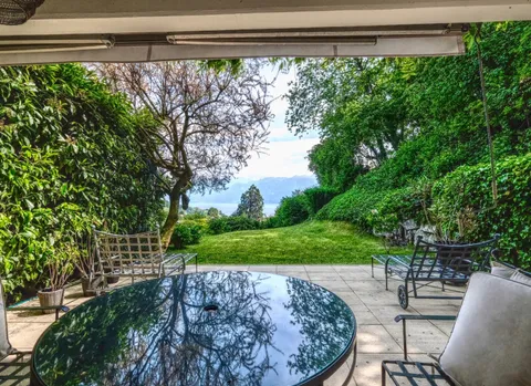 TRES BELLE VILLA Mitoyenne VUE LAC AU CALME