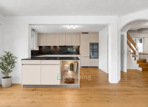 WOHNEN WIE IM EINFAMILIENHAUS – MIT RIESIGEM GARTEN!