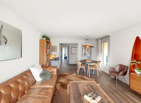 Appartement traversant rénové de 4 pièces avec deux balcons
