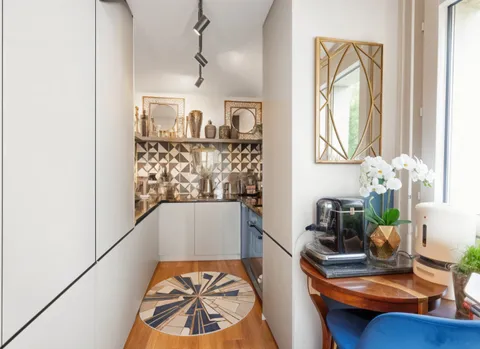 Appartement traversant rénové de 4 pièces avec deux balcons