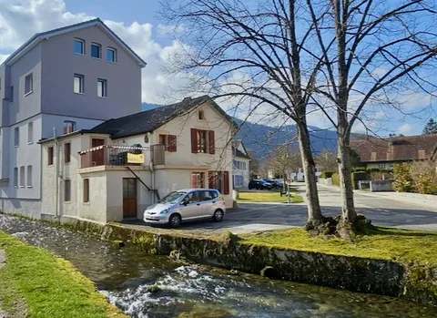 Charmante maison villageoise contiguë à Fleurier.