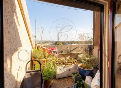 Duplex de caractère avec balcon, volumes mansardés et charme rare
