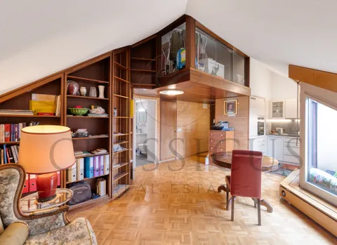 Duplex de caractère avec balcon, volumes mansardés et charme rare