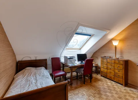 Duplex de caractère avec balcon, volumes mansardés et charme rare