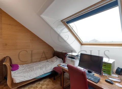 Duplex de caractère avec balcon, volumes mansardés et charme rare