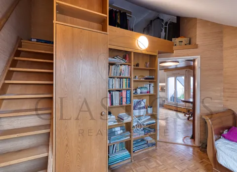 Duplex de caractère avec balcon, volumes mansardés et charme rare