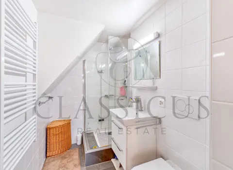 Duplex de caractère avec balcon, volumes mansardés et charme rare