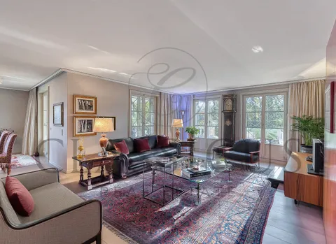 Vandœuvres – Appartement d’exception avec 250 m² de terrasses, jardin privatif et piscine intérieure