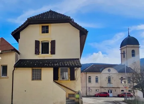 Authentique maison villageoise, Charme et volumes à Boveresse
