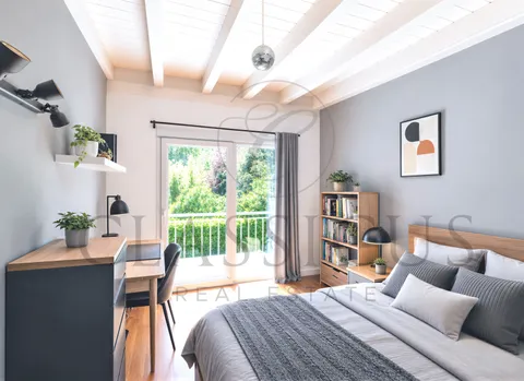 Maison familiale en pignon avec jardin privatif, véranda et 4 stationnements