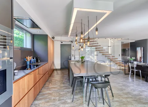 Aux portes de Carouge – Maison contemporaine avec rooftop jacuzzi et jardin paysager