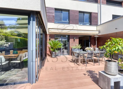 Aux portes de Carouge – Maison contemporaine avec rooftop jacuzzi et jardin paysager