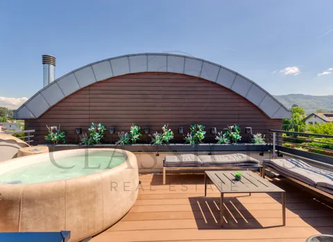 Aux portes de Carouge – Maison contemporaine avec rooftop jacuzzi et jardin paysager