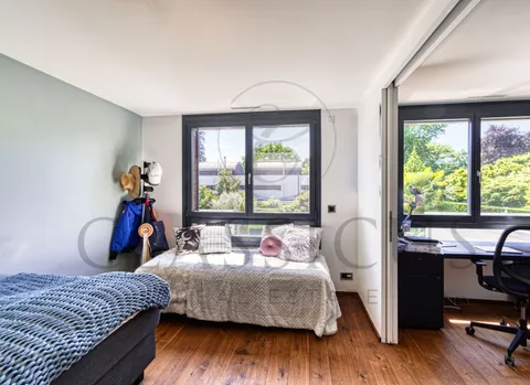 Aux portes de Carouge – Maison contemporaine avec rooftop jacuzzi et jardin paysager