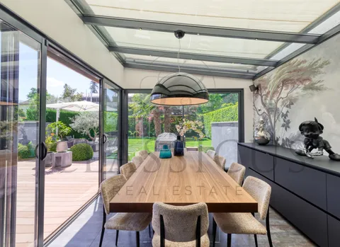 Aux portes de Carouge – Maison contemporaine avec rooftop jacuzzi et jardin paysager