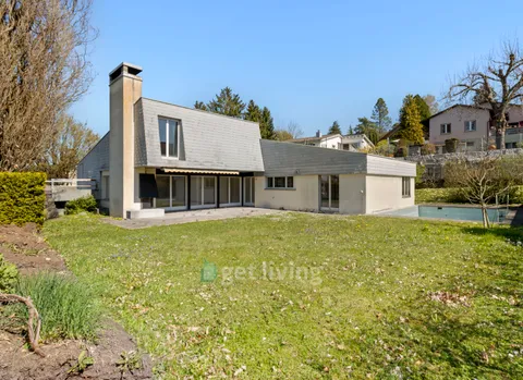EINFAMILIENHAUS MIT POOL UND VIEL POTENTIAL
