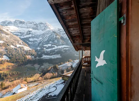 À vendre – Chalet authentique à rénover, ancienne ferme de 1920, avec vue panoramique exceptionnelle