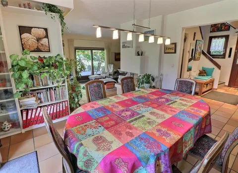 Maison de Charme en Viager Occupé – Opportunité Rare à Veyrier