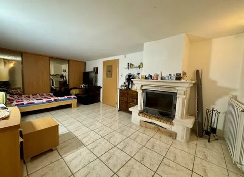 Faites une offre pour cette belle villa individuelle, proche de la forêt, terrasses, jardin et 3 places de parc