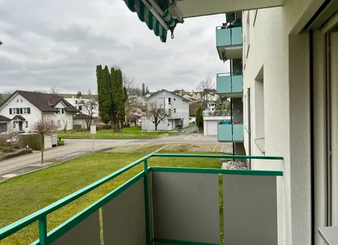 Helle 3.5-Zimmer-Hochparterrewohnung mit Balkon