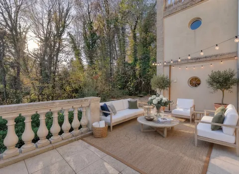 Vandœuvres – Appartement d’exception avec 250 m² de terrasses, jardin privatif et piscine intérieure
