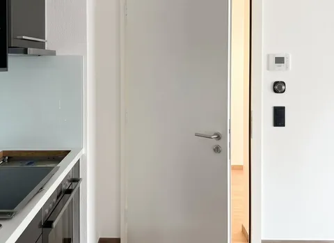 Studio moderne à Sion avec balcon, cave et place de parc