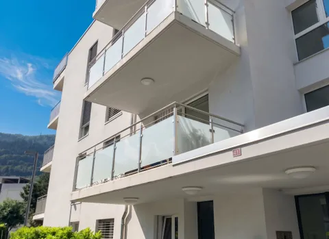 Studio moderne à Sion avec balcon, cave et place de parc