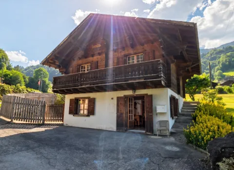 Chalet individuel avec fort potentiel – Résidence secondaire autorisée à Val-d&rsquo;Illiez