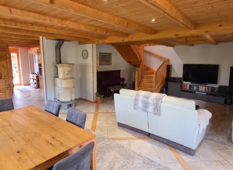 Authentique chalet de 1850 – Charme, espace et tradition