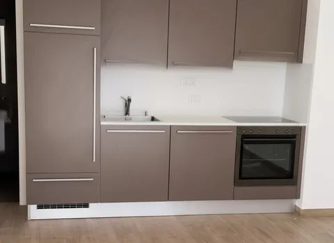 Studio moderne à Sion avec balcon, cave et place de parc