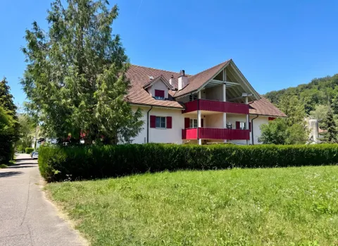Am Bach mit grossem Gartenanteil