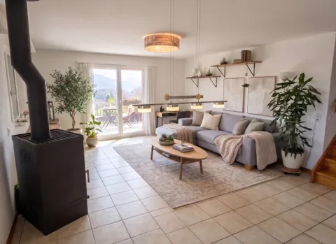 Grosszügige 3.5-Zi.-Maisonettewohnung mit Cheminée und eigenem Balkon
