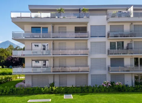 Studio moderne à Sion avec balcon, cave et place de parc