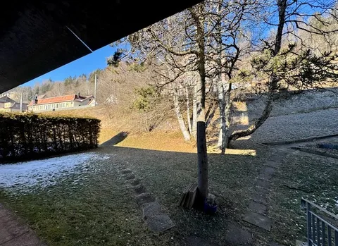 Appartement 7,5 pièces, lumineux avec garage spacieux et place de parc incluse