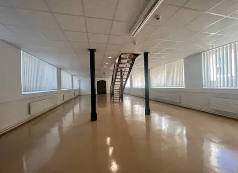 Très bel Immeuble mixte, avec 14 garages et 18 places de parc