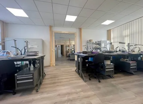 Faites une offre pour ce très bel Immeuble mixte, avec 14 garages et 18 places de parc